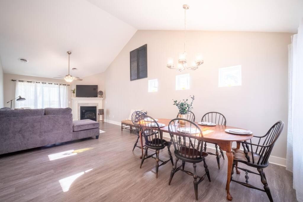 New Beautiful 3 Bedroom Condo In Bettendorf Exteriér fotografie