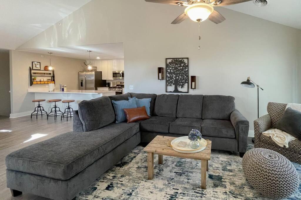New Beautiful 3 Bedroom Condo In Bettendorf Exteriér fotografie
