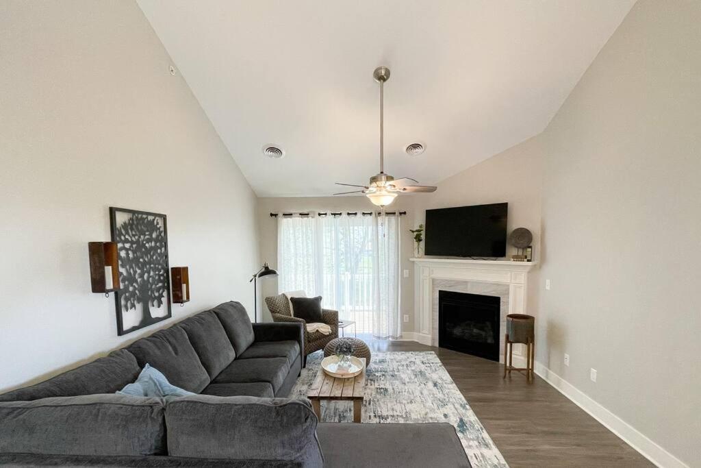 New Beautiful 3 Bedroom Condo In Bettendorf Exteriér fotografie