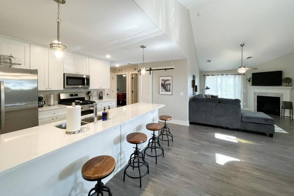 New Beautiful 3 Bedroom Condo In Bettendorf Exteriér fotografie
