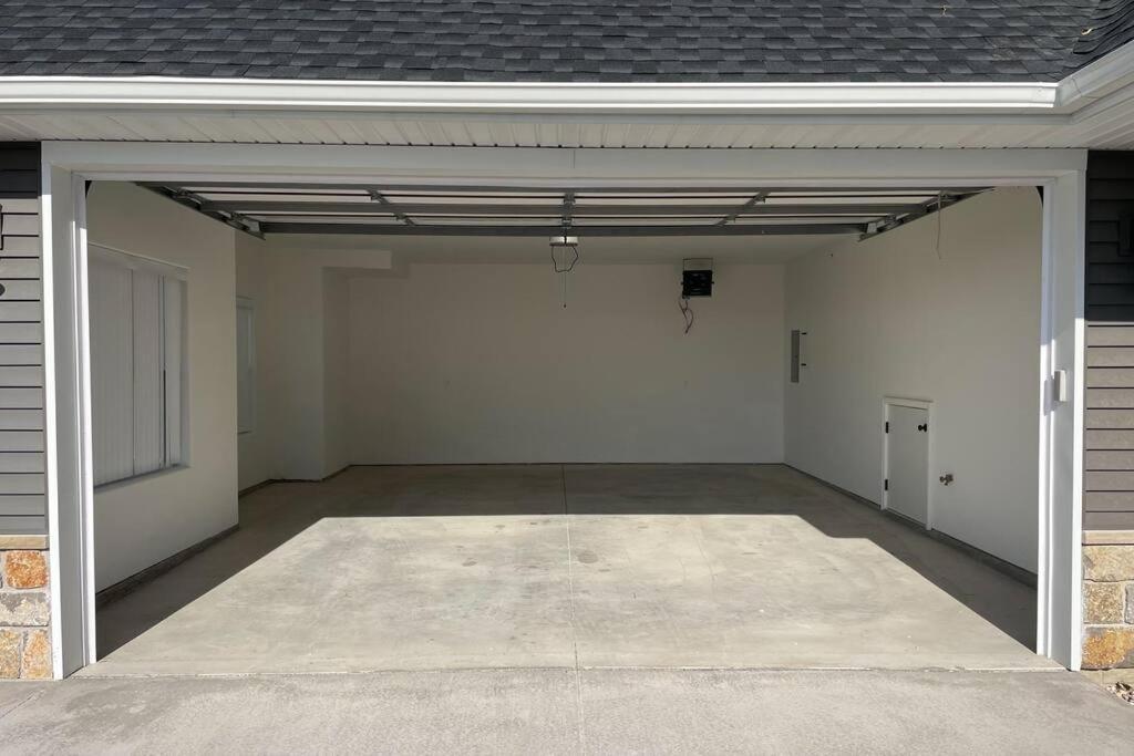 New Beautiful 3 Bedroom Condo In Bettendorf Exteriér fotografie