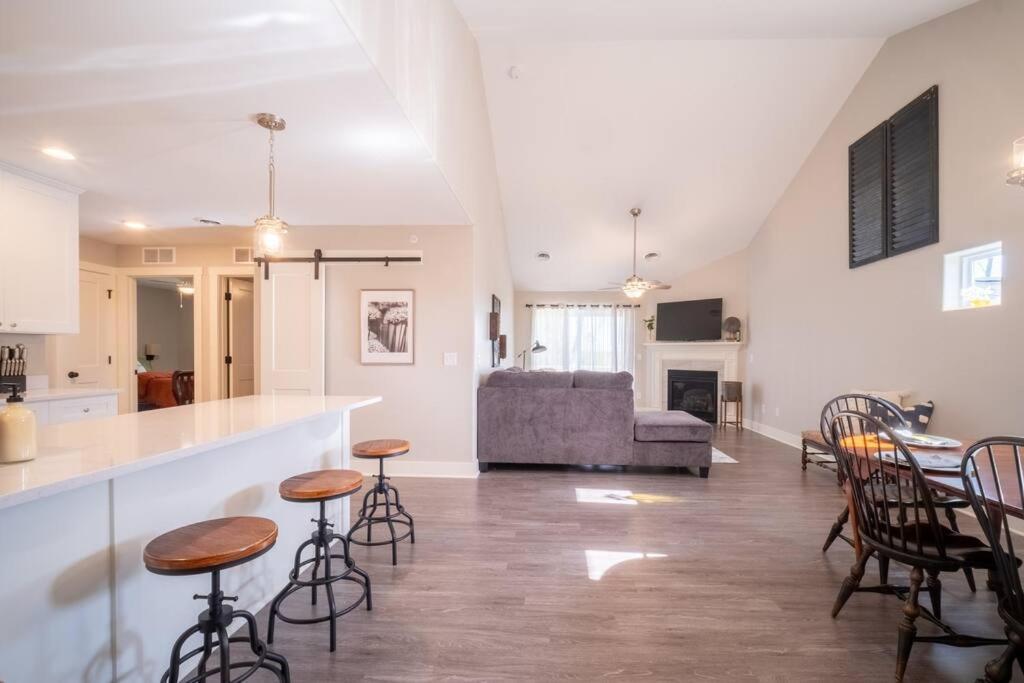 New Beautiful 3 Bedroom Condo In Bettendorf Exteriér fotografie