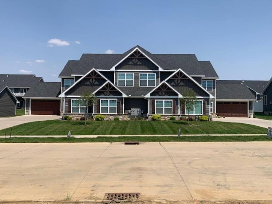 New Beautiful 3 Bedroom Condo In Bettendorf Exteriér fotografie