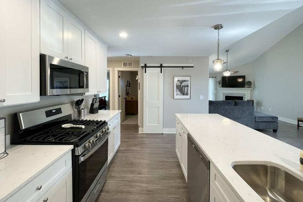 New Beautiful 3 Bedroom Condo In Bettendorf Exteriér fotografie